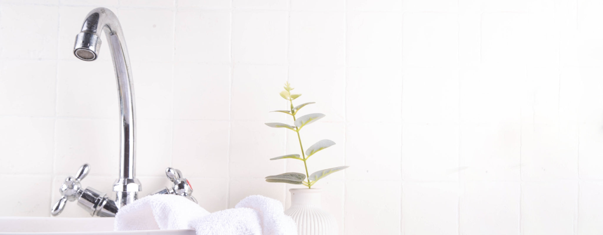 Est-ce que tous les robinets de salle de bain s’adaptent à tous les lavabos ?