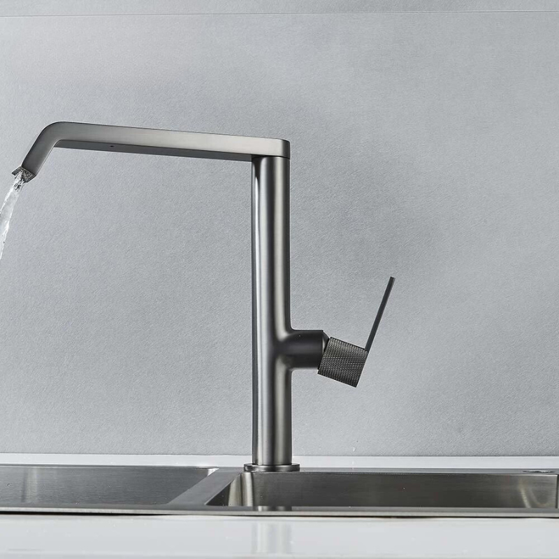 Mitigeur cuisine design avec bec carré