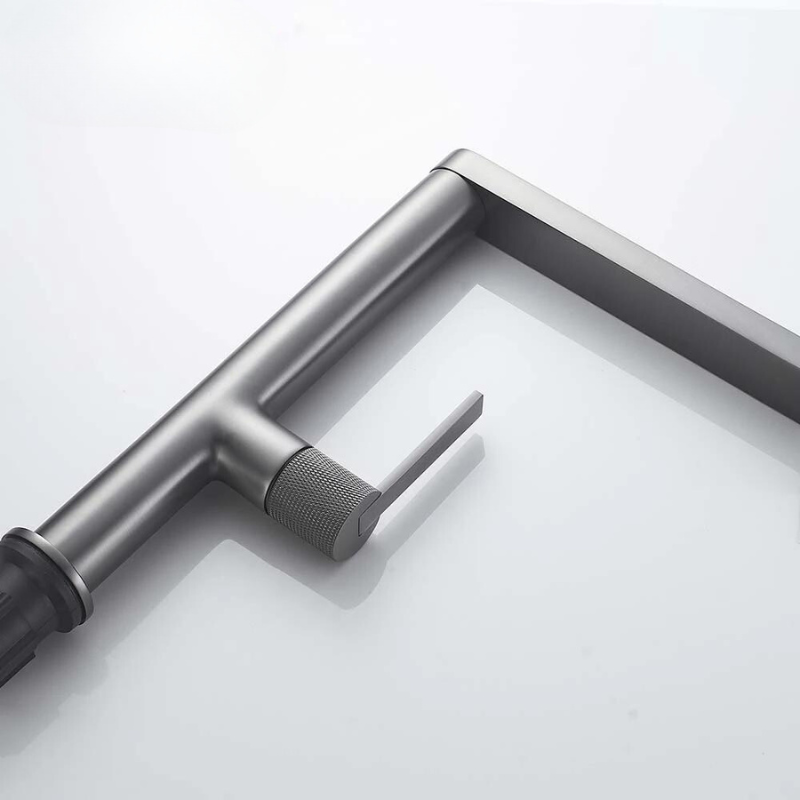 Mitigeur cuisine design avec bec carré