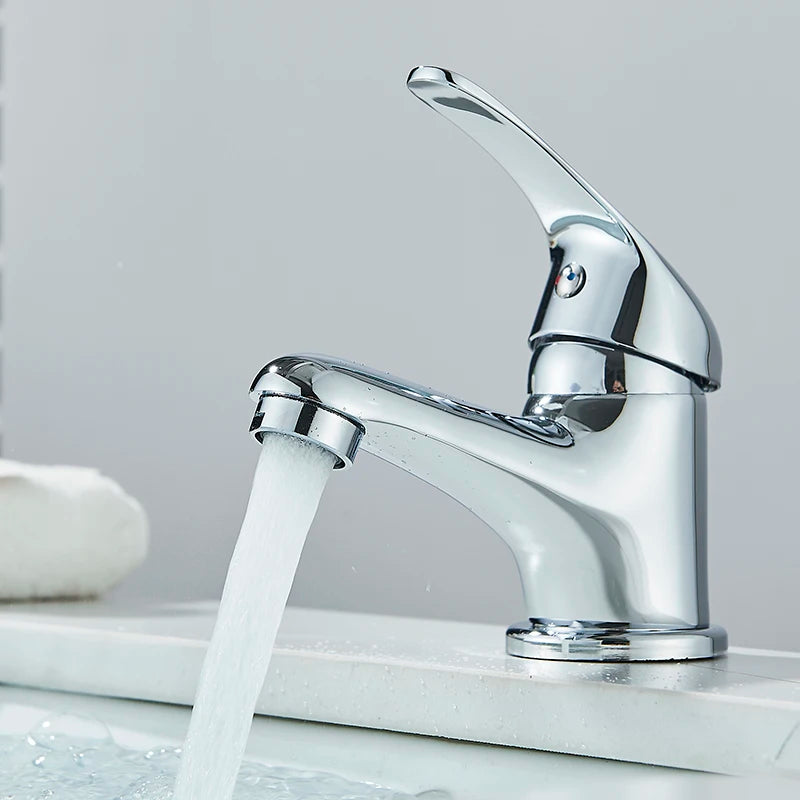 Mitigeur lavabo salle de bain avec poignée monocommande et bec cascade
