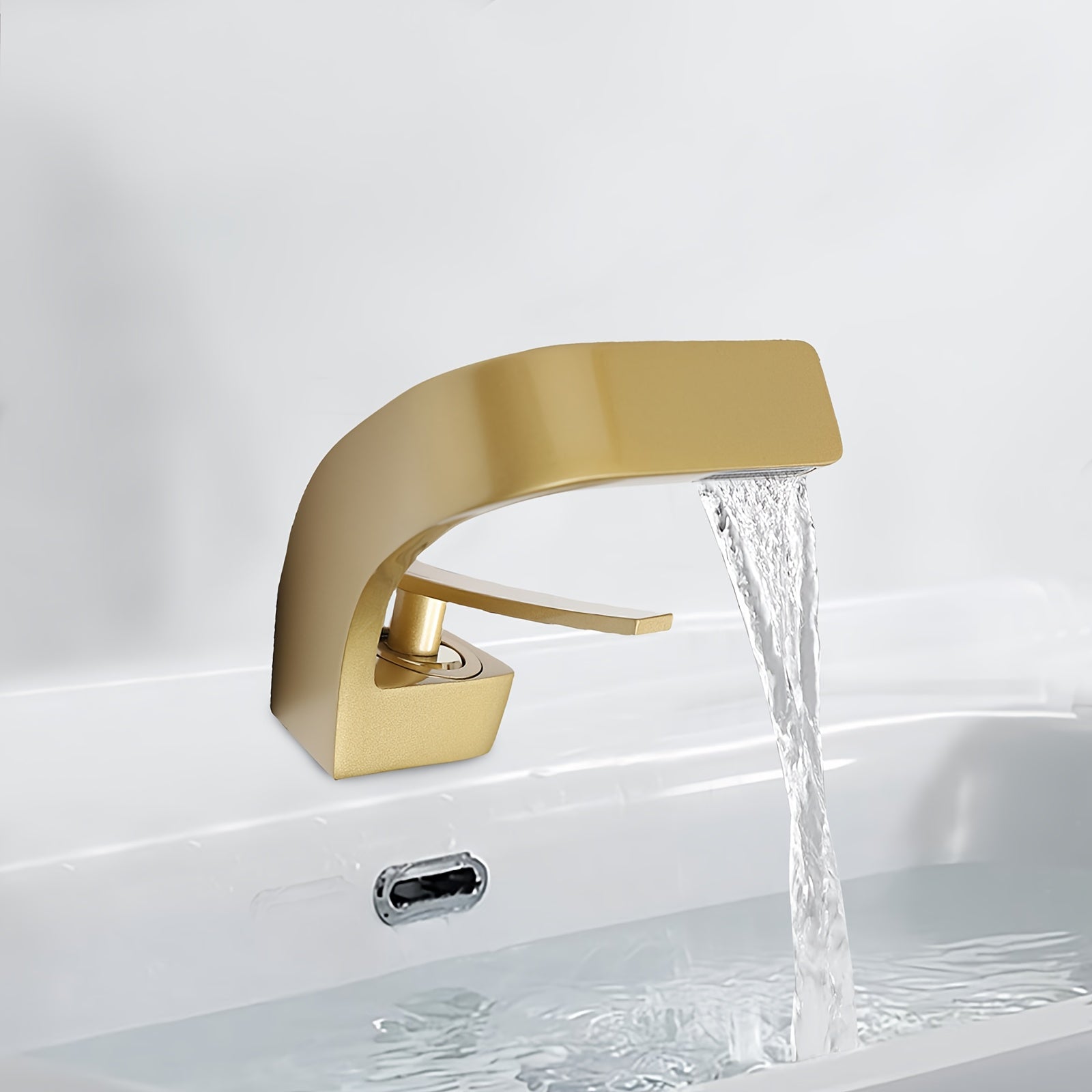 Mitigeur de lavabo cascade doré au bec en Z — vue 8