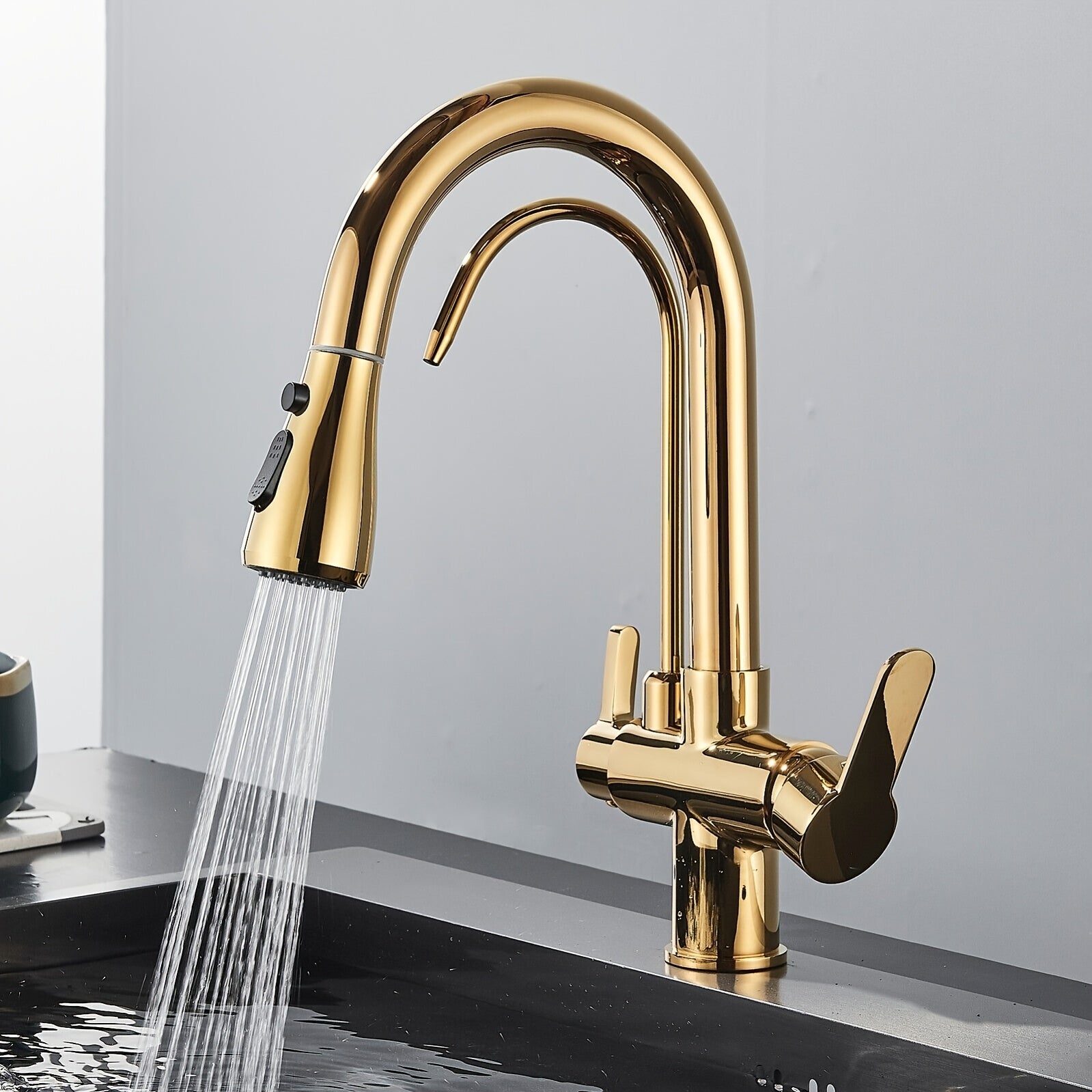 Robinet de cuisine 3 voies avec douchette extractible et sortie filtrée — Doré