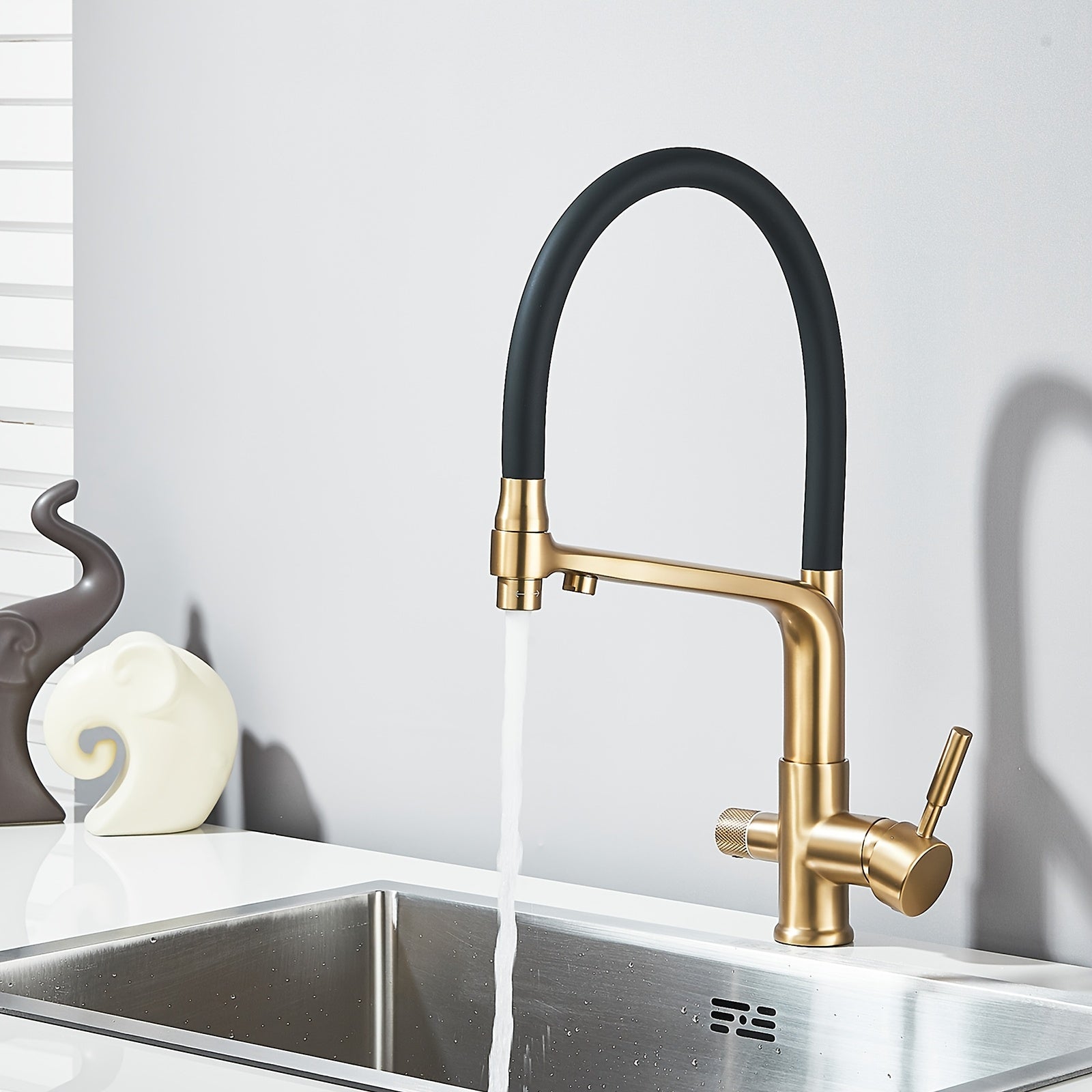 Robinet de cuisine doré à col souple avec second bec filtrant — vue 5