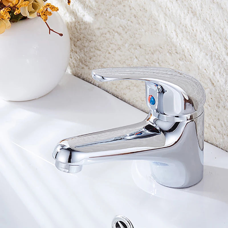 Mitigeur lavabo salle de bain avec poignée monocommande et bec cascade