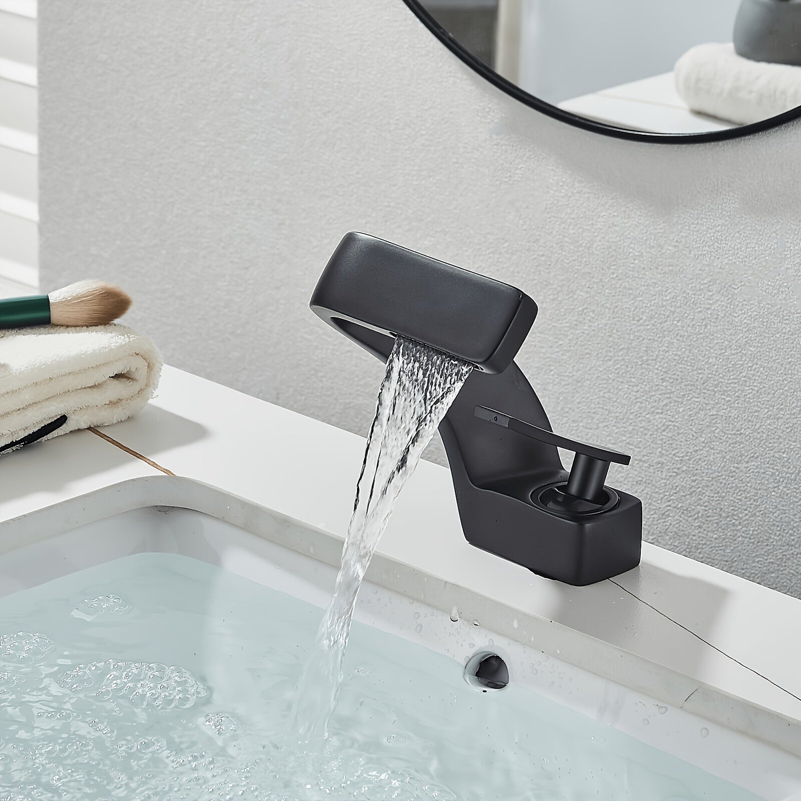 Mitigeur de lavabo cascade à large bec plat