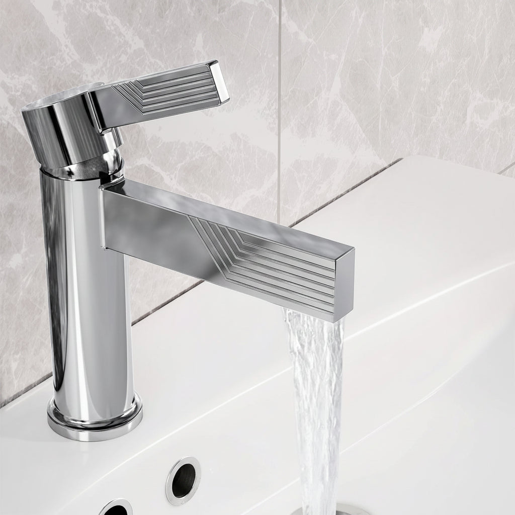 Mitigeur de lavabo chromé au bec cascade strié anti-traces — vue 3